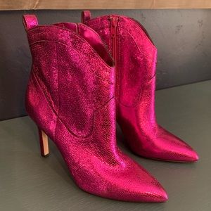 Gianni Bini Pink Ezlee Metallic Snake Boots size 7